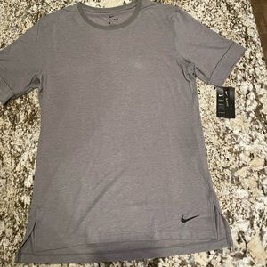 NWT Nike Dri-Fit T-shirt- mens large slim fit